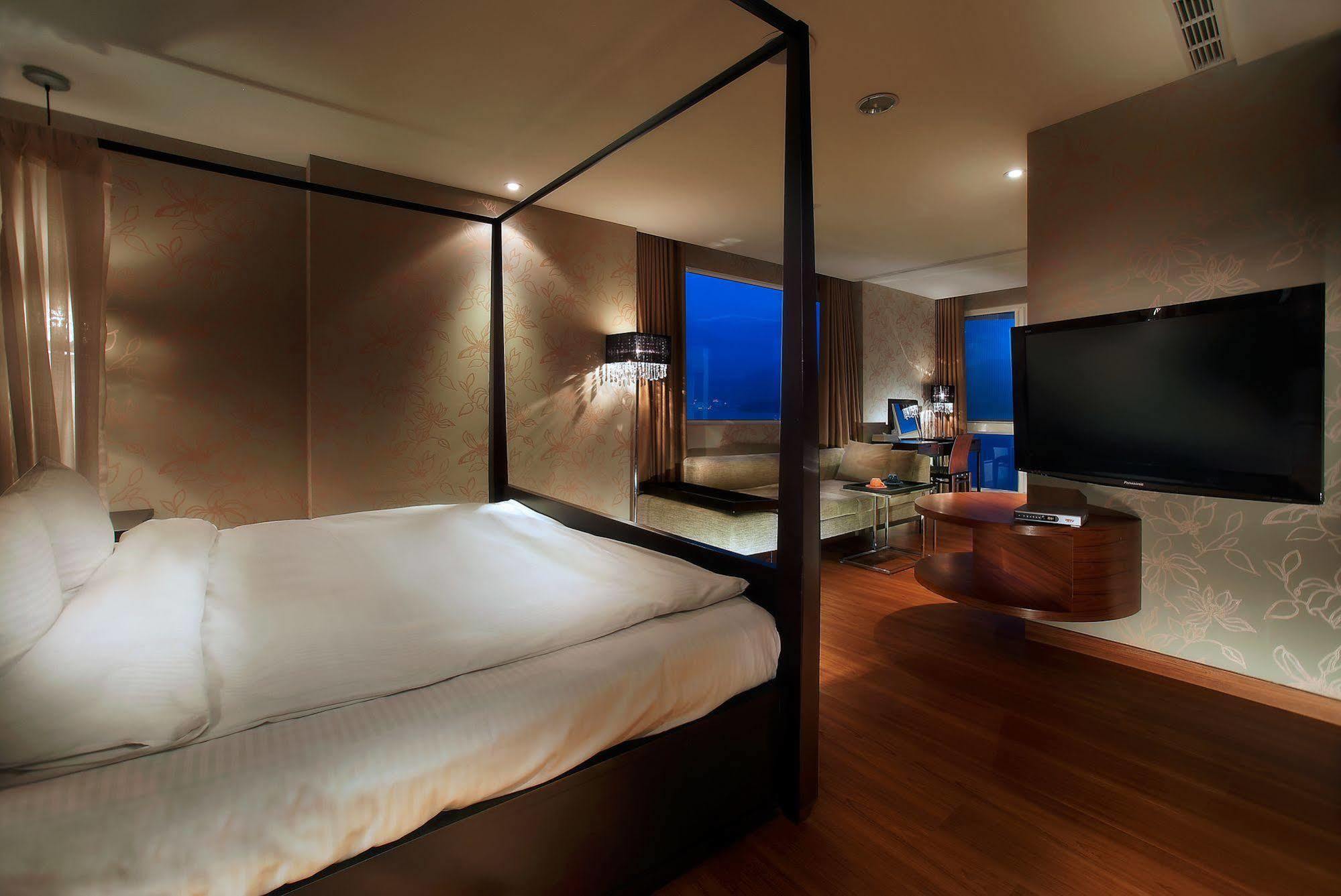 Spa Home Sun Moon Lake Luxury Lakeside Hotel Yuchi Εξωτερικό φωτογραφία